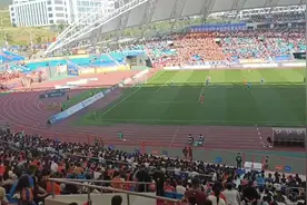 延续本赛季主场不败！云南玉昆2:0大连英博图片
