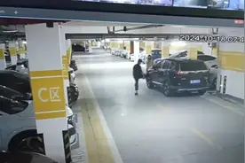 律师分析“男子占车位被堵踹业主车门”：物业疏于履责可追责图片