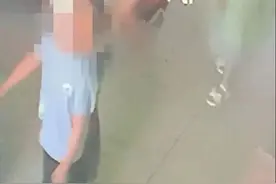 5岁男童称“老师一天没打我真开心”，妈妈查看监控后报警！当地教体局回应→图片