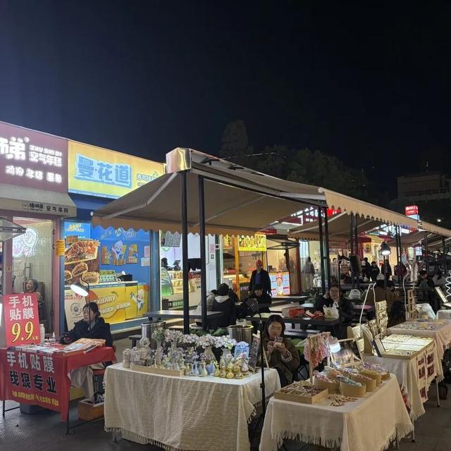 吉安夜游地标｜“大吉盛市”点亮城市烟火气，集装箱背后藏着一座城的浪漫！