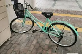 外卖员换乘自行车进小区送外卖 六安一小区做法化解矛盾图片