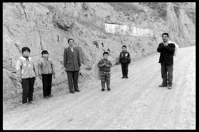 新窑子三十年：一个摄影师与一个村庄的“纠缠”