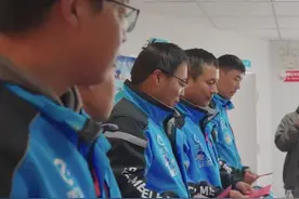 边跑外卖边陪孩子抗癌 济南多位骑手收到蓝基金资助图片