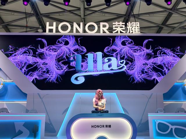 即刻开启「寻宝游戏」！2025 ChinaJoy荣耀展台首日实拍