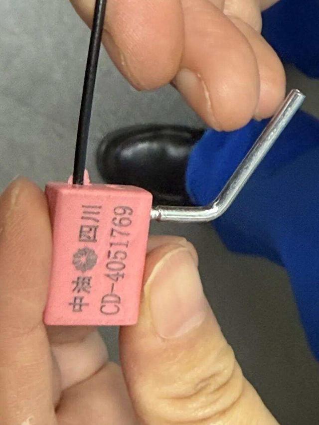 50升油箱却被加了67.96升汽油？涉事加油站未回应，车主：加油站负责人私下将多收的钱退回