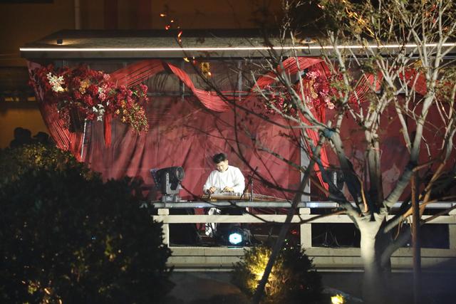 当传统民乐邂逅当代表达，新场古镇南山雅集化身沉浸式演艺空间