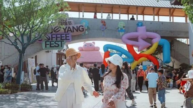 出片有氛围，好玩又好吃！洛阳这两个街区上榜啦