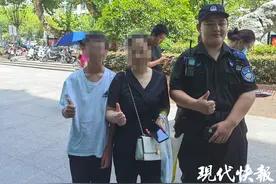 男孩在医院与母亲走散，被发现时竟然睡着了图片