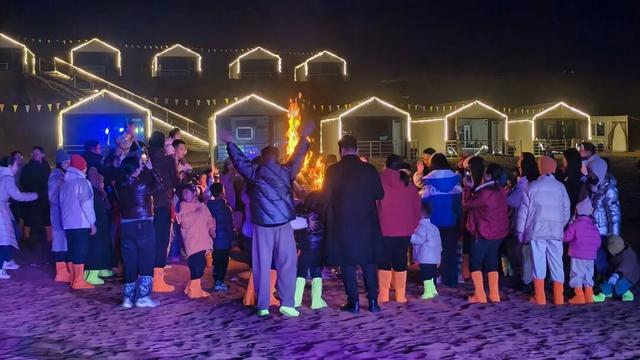 从“一季热”迈向“四季火” 阿拉善孪井滩冬季沙漠旅游热度不减