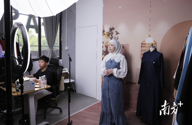 流花服装市场发布专属AI工具，数智赋能更智慧