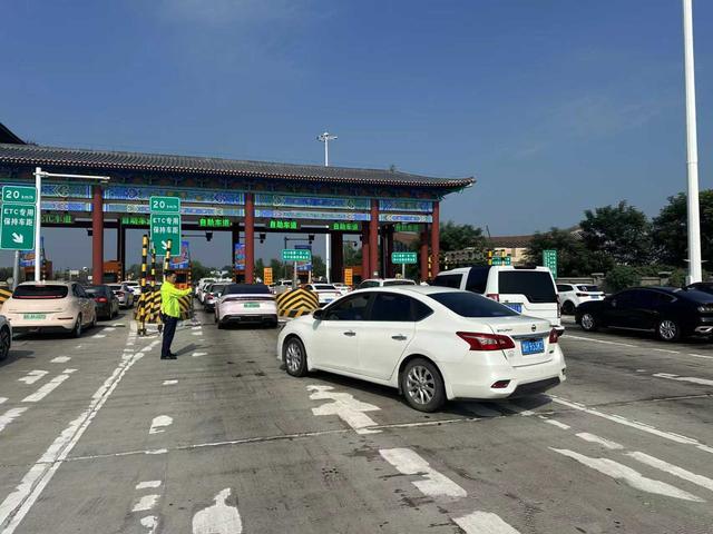 河南交投开封分公司护航暑期旅游高峰出行