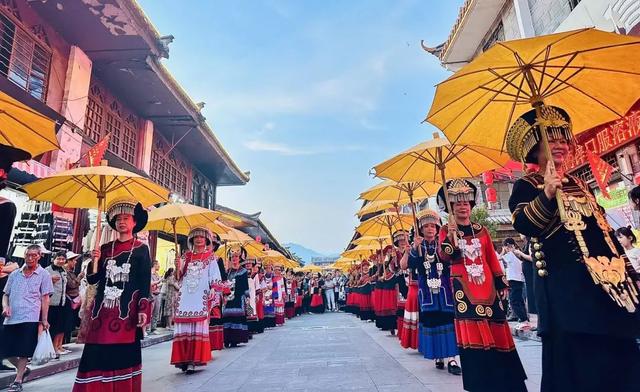 【2025凉山彝族火把节】会理火把节朵乐荷巡游+电音派对活动，今晚即将再次绽放梦幻与激情
