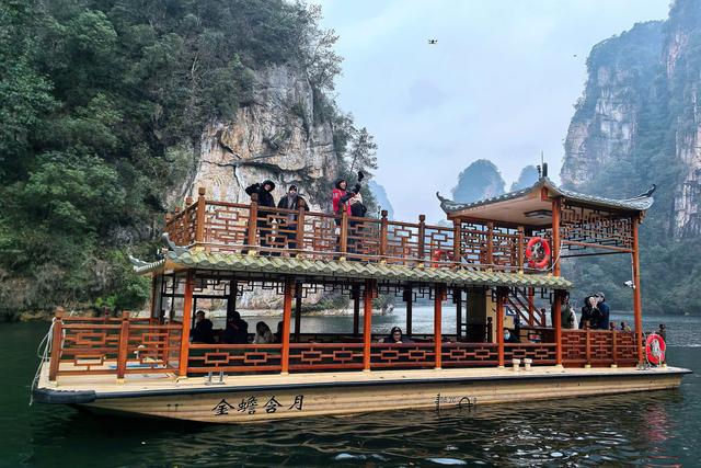 冬游宝峰湖：邂逅碧水青山间的诗意秘境