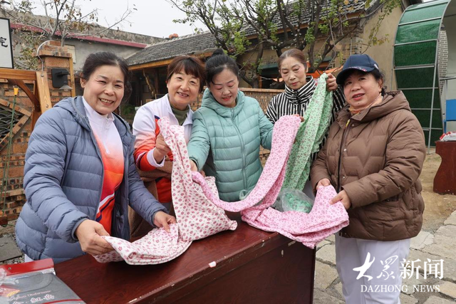 “双坡”联动产业协同，泰山炊烟巷里办起“秋裤文化节”