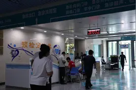 直击抢救现场，心脏骤停患者被救回，滨医附院急诊人鏖战生死沙场图片