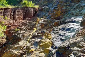 男子攀爬苏州高新区“钉子崖”发生坠亡，事发后依旧有人偷偷攀爬  律师：擅闯禁区发生意外，当事人应担责图片