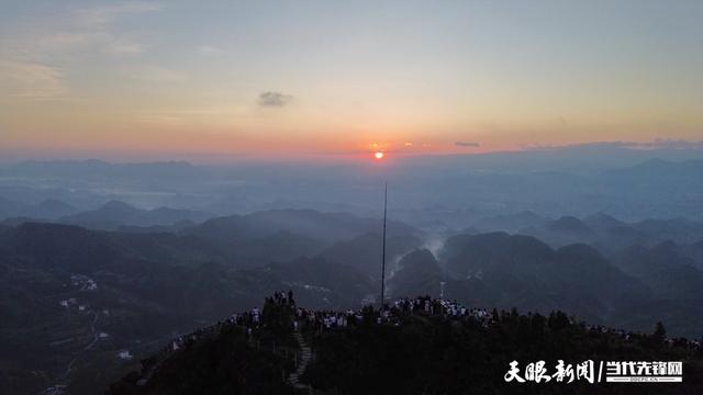凯里：登香炉山观日出成热潮
