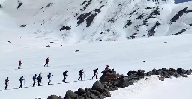 生死鳌太线：徒步禁区暗藏危险生意，有穿越服务开价4800
