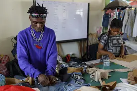 加纳已成全球废弃衣服倾倒场，设计师呼吁潮人变废为宝图片