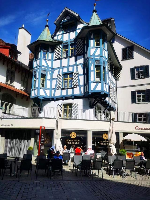 晚潮｜圣加仑的书卷与凸窗