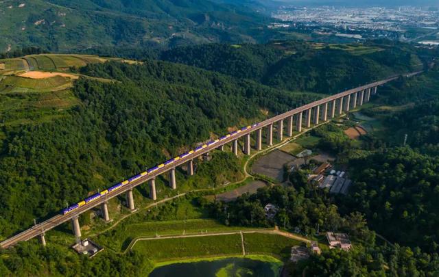从昆明出发！乘“星光·澜湄号”旅游列车，开启5天4晚的滇西探索之旅
