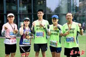 樱花季 越江湖｜视障跑者5小时完赛汉马图片