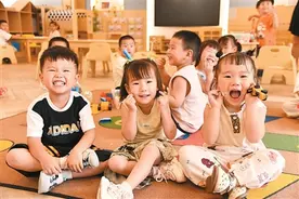 暑假愁托育？政策来托举（健谈）图片