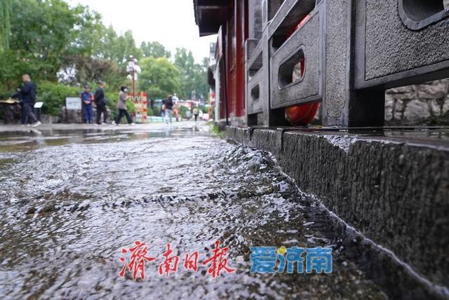 五龙潭景区再现一处 “清泉石上流” 景观