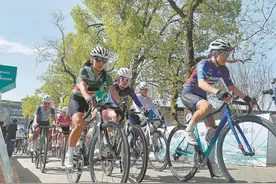 邵武举行自行车爬坡挑战赛图片