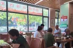 让军人成为社会尊崇的职业 让退役军人成为全社会尊重的人图片