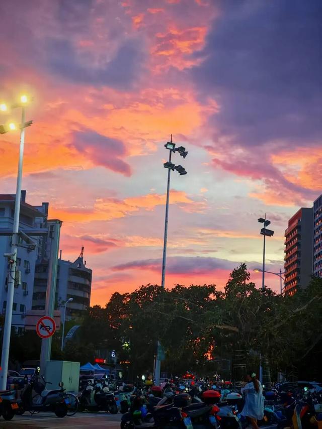 下过雨的夏天傍晚