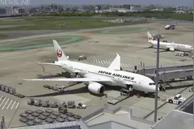 日本机场发生险情，起飞客机紧急刹车避免撞机图片