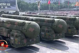 “东风-61”洲际导弹亮相九三阅兵引热议，国庆70周年阅兵亮相的还是“东风-41”图片