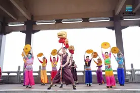 游明代兵城，赏惠女风情，打卡《春色寄情人》！这个“五一”，崇武古城太“宠粉”了图片