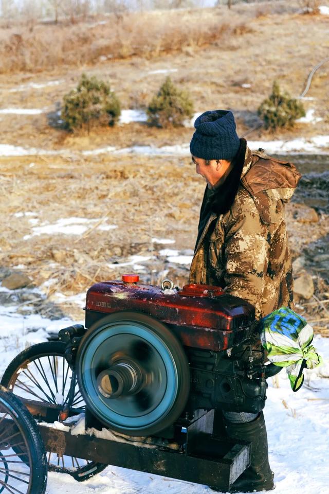 冰雪节的超绝冰雕来自哪里？今天大黑河上的号子声给出了答案