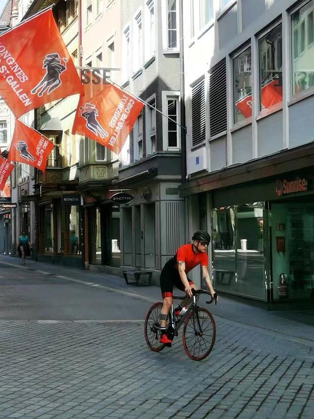 晚潮｜圣加仑的书卷与凸窗