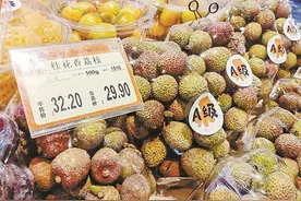 厦门水果市场迎来荔枝旺季，价格坐上“滑滑梯”图片