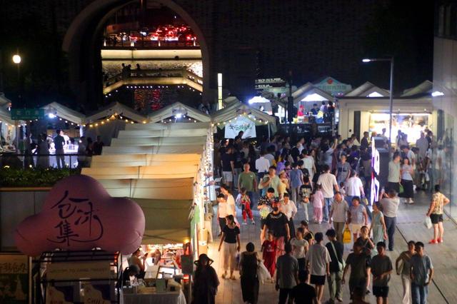 江苏苏州：“苏州超级夜”主题市集开市