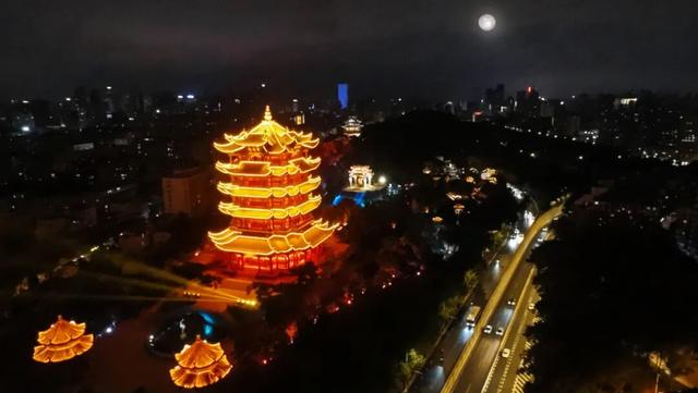 这里赏月月更圆！武汉地铁带您邂逅中秋浪漫