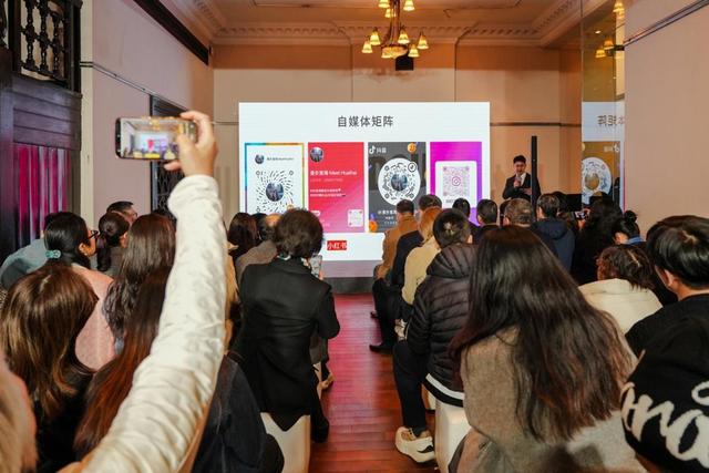 除了潮玩美食，还有首店首展，淮海天地时尚季邀你来“漫步”