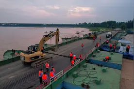 黄河梁山段拆除4座浮桥，确保行洪畅通图片