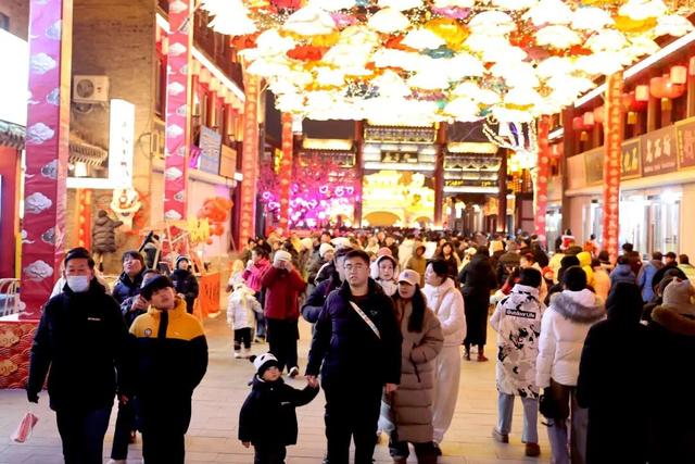 2026迎春灯会 | 点亮即火爆！域外游客纷至沓来好评不断