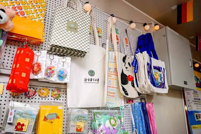 实拍！海淀学院路，新增一座列车主题公园——