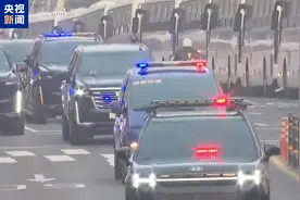 尹锡悦离开宪法法院 乘车返回首尔拘留所图片