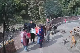 女孩两次相亲相到同一小伙，见家长紧张到把男友父亲喊“爸爸”图片