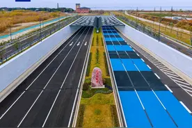 快来体验开车穿湖！国内最长干线公路湖底隧道正式通车图片