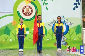 红领巾爱祖国，成都东部新区石盘小学举行第二批新队员入队仪式图片