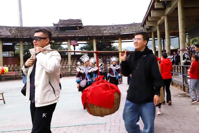 斗马招婿！来看看成为合格的融水苗族女婿需要几步？