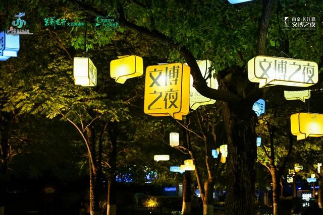 白天是南京，夜晚是金陵