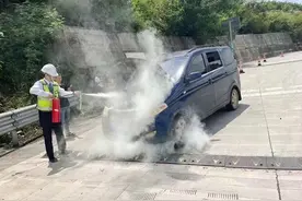 柳江收费站：工作人员秒变“消防员”成功扑救起火车辆图片